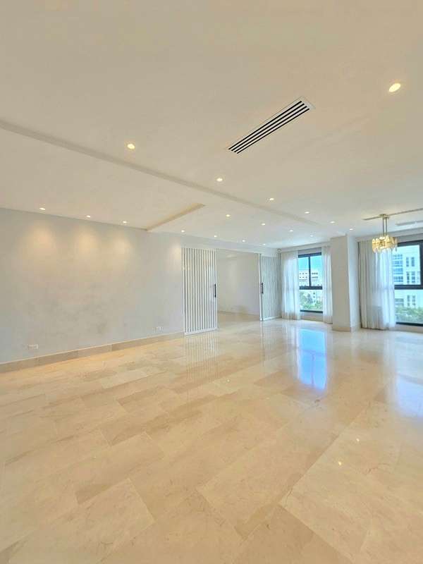 Apto. en alquiler | Naco | 3 Hab. | 275 M2 | US$3,000