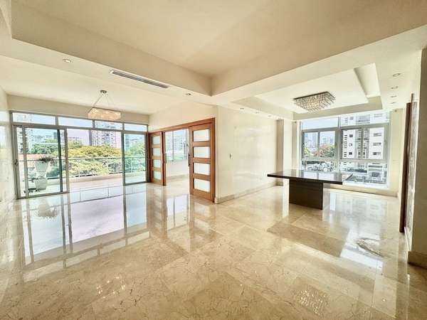 ESPACIOSO APARTAMENTO EN ALQUILER EN TORRE DE LUJO EN PIANTINI