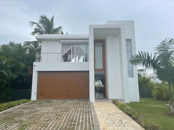 Vendo villa en Playa Nueva Romana