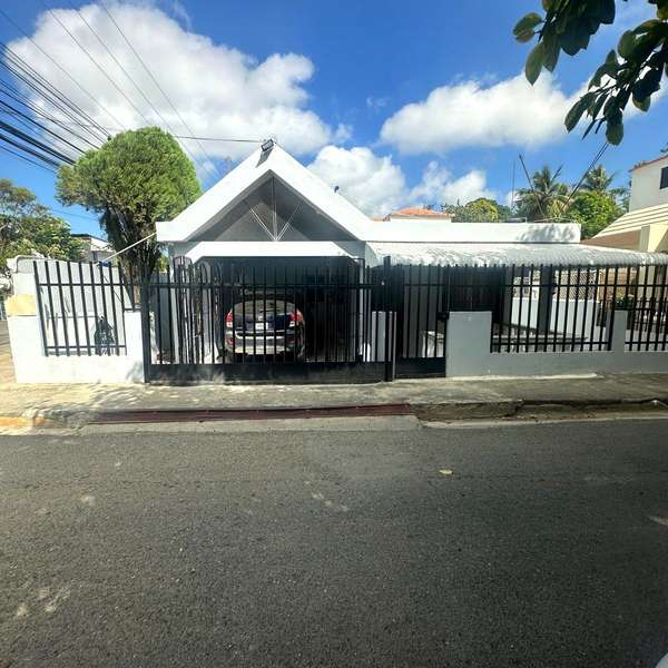 Casa en venta de 3 habitaciones en Los Rieles de Gurabo