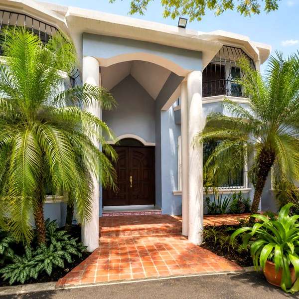 Mansión en venta de 4 habitaciones en Guayabal, Puñal