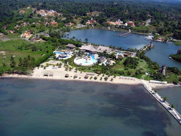 Casa en Venta o Renta Amatique Bay