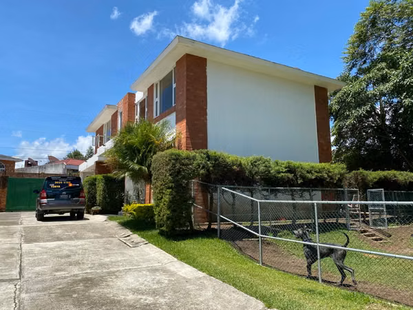 Venta complejo entero de 3 casas + 3 terrenos Condominio Ribeira, Km. 19 CAES