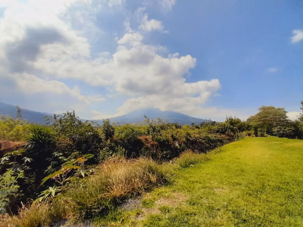 Land for sale in Antigua, a few meters from the Church of Calvary