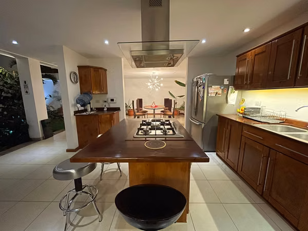 Vendo casa en Los Manantiales km 18.5 Carretera a San José Pinula