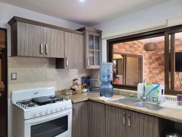 CASA EN VENTA EN HACIENDA REAL ZONA 16