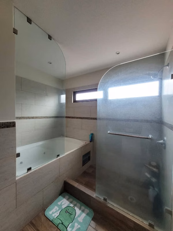 CASA EN VENTA EN HACIENDA REAL ZONA 16