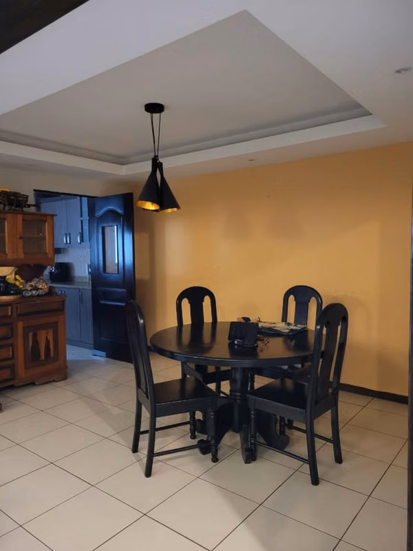 CASA EN VENTA EN HACIENDA REAL ZONA 16