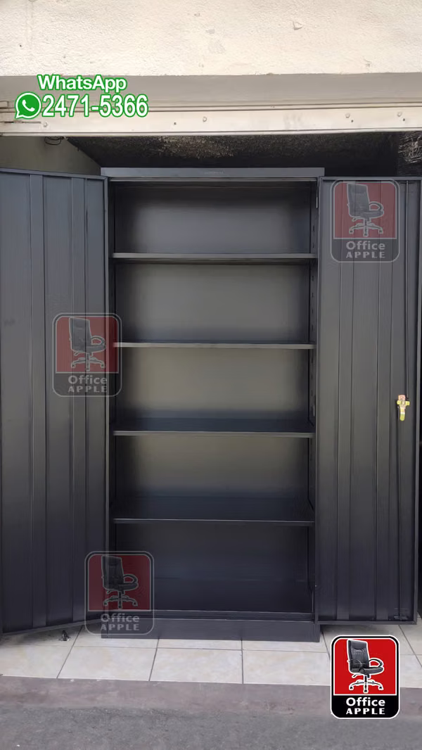 CLOSET OFFICE WITH SHEET