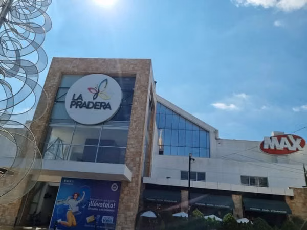Local en Venta en Zona 10 La Pradera