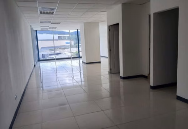 Alquiler de Oficina de 86m² en Zona Pradera