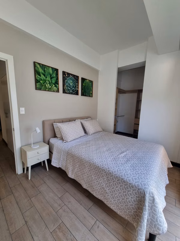 Apartamento en venta en las Americas, lindo con jardín privado