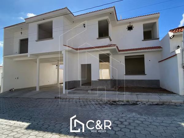 Amplia Vivienda en Fase de Acabados en Venta