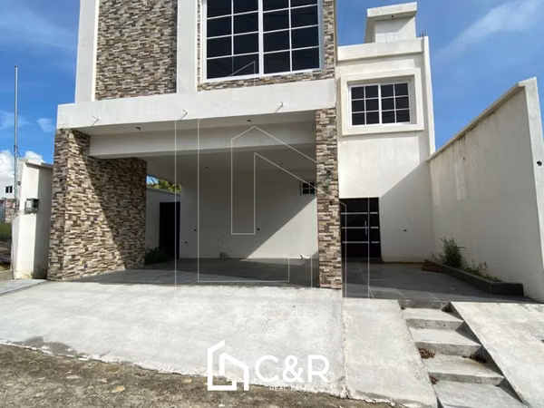 Amplia Casa en Venta, Prados de San Andrés, Chiquimula