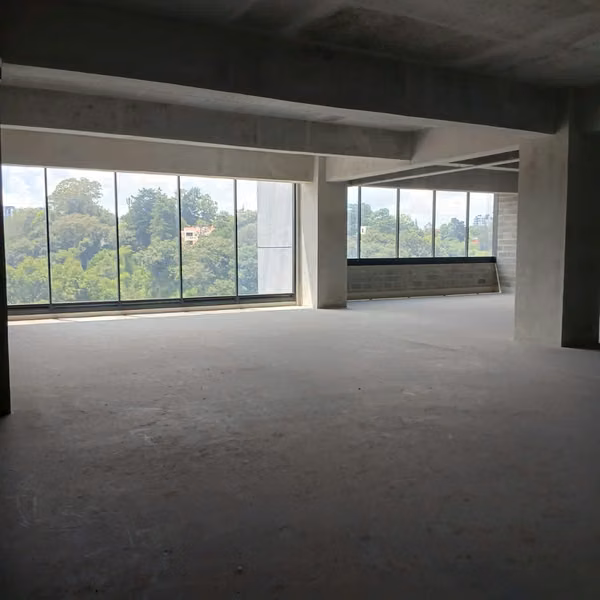 Rento Oficina Comercial en Zona 15