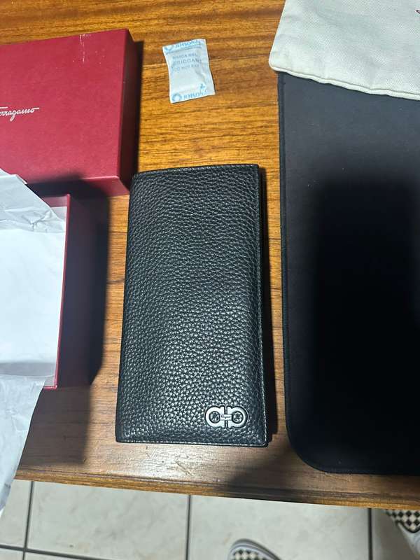 Billetera Salvatore Ferragamo original – colección Gancini en piel de guijarro