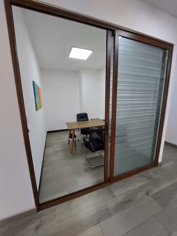 Oficina de 7.90m en Renta Distrito de Negocios Zona 16