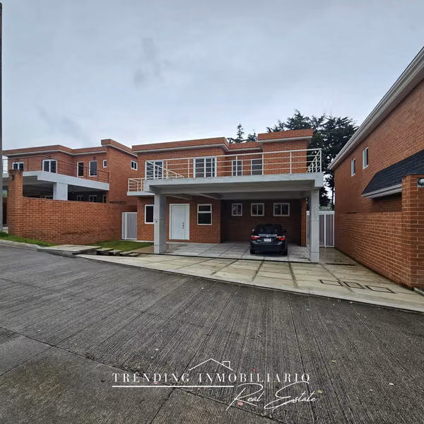 House for sale on Carretera a El Salvador Buena Fuente condominium k16 with 4 bedrooms