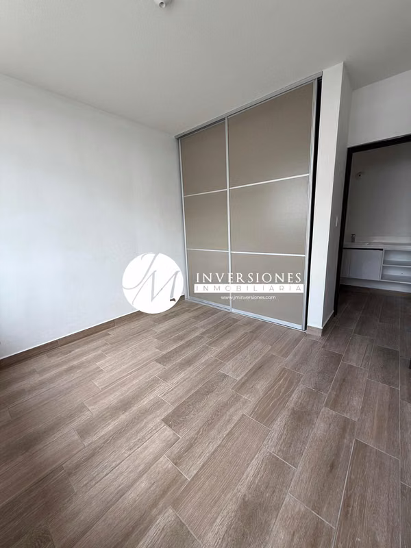 Casa en venta de 3 dormitorios en zona 16