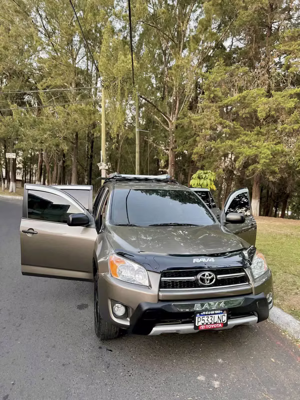 TOYOTA RAV4 3 FILAS 2011