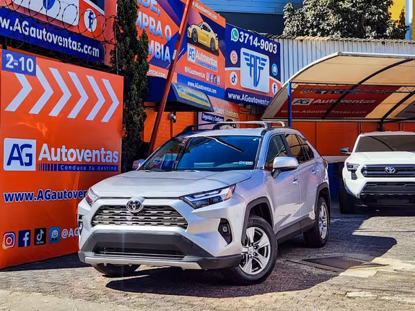 TOYOTA RAV4 XLE 2024