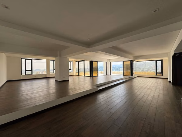 VENDO PRECIOSO PENTHOUSE Z.10 - TERRAZA CON VISTAS PANORAMICAS / REMODELADO