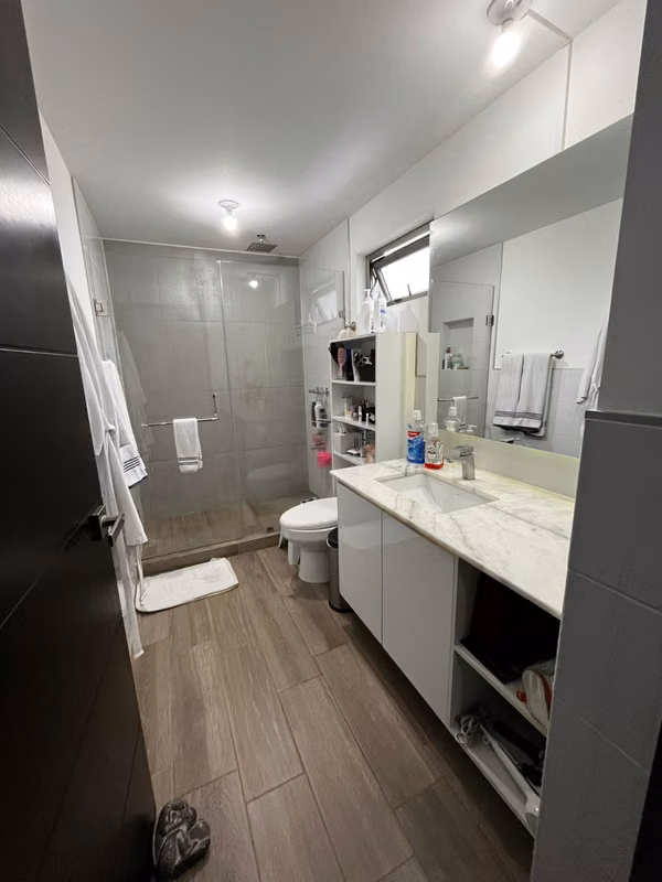 Apartamento en venta en zona 14 de 3 dormitorios en $ 300,000