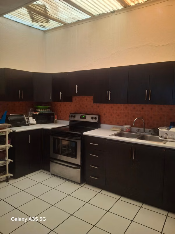 VENDO CASA ZONA 5.