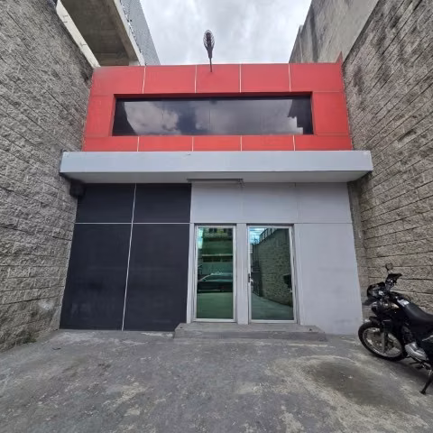 Edificio y Bodega en Renta Zona 12 sobre Aguilar Batres
