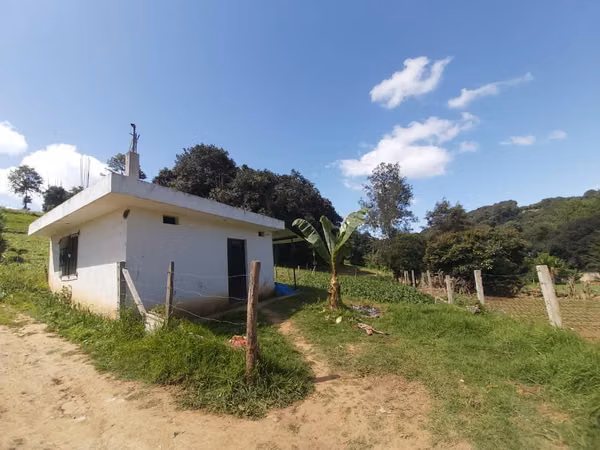 Vendo Terreno con Casita de Terraza (sin acabados) en Santiago Sacatepéquez