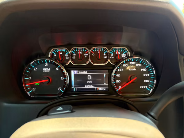 Chevrolet Suburban LTZ BLINDADA año 2015 de agencia