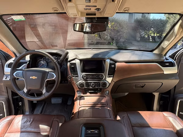 Chevrolet Suburban LTZ BLINDADA año 2015 de agencia