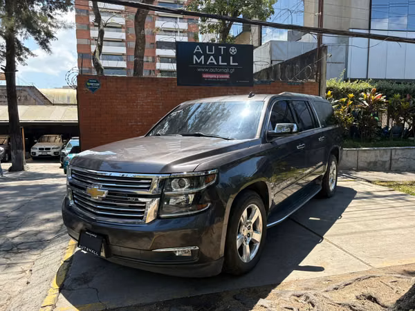 Chevrolet Suburban LTZ BLINDADA año 2015 de agencia