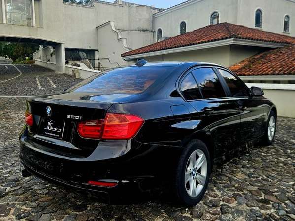 BMW 320i