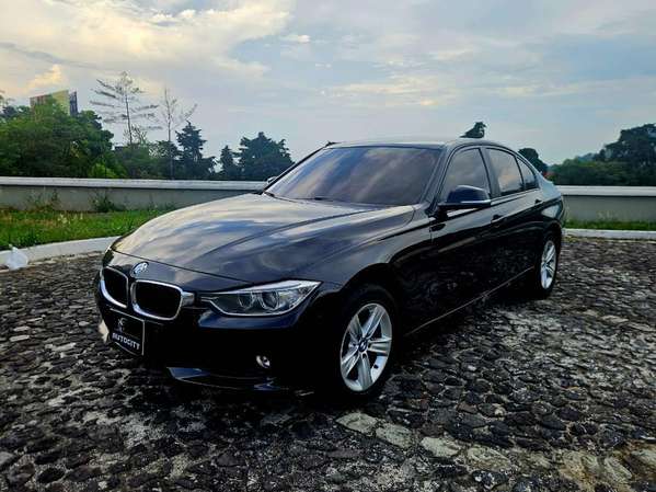 BMW 320i
