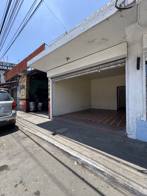 Local en renta sobre Boulevard principal zona 6