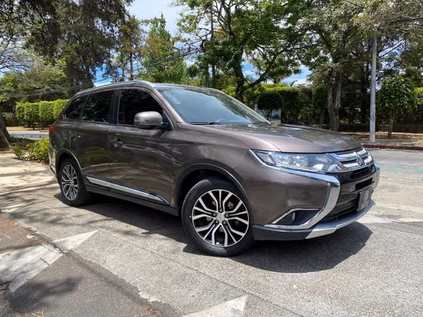 Mitsubishi Outlander GLX de Agencia Modelo 2019
