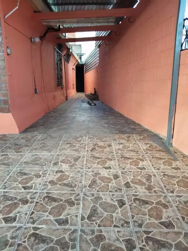 CASA EN VENTA EN JARDINES DE TIKAL 3 ZONA 7 EXCELENTE UBICACION