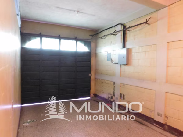 HOUSE FOR SALE TWO BLOCKS FROM ROOSEVELT AVENUE