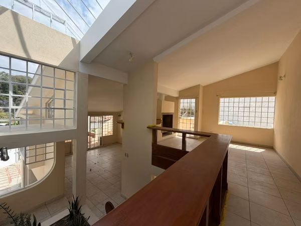 Casa para vivienda en alquiler en zona 10, dentro de garita