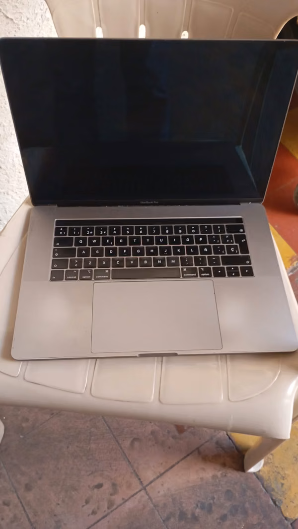 Macbook pro A1990