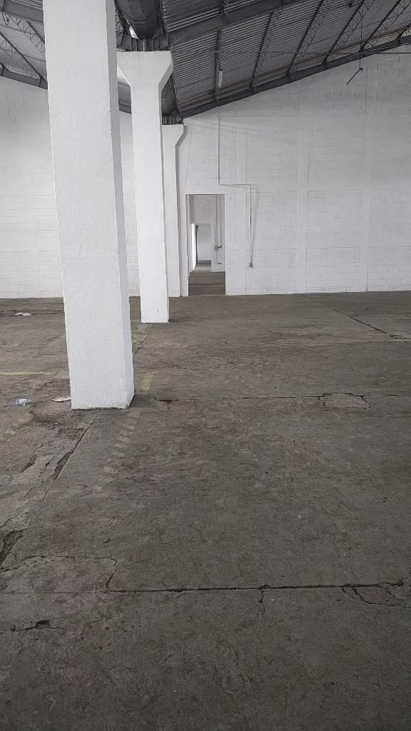 Bodega en alquiler 2377.69 M2 entre La Castellana y Atanasio Tzul