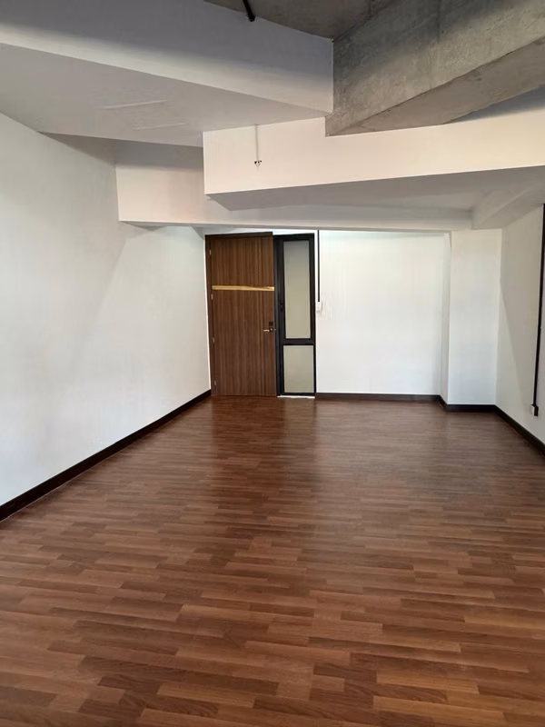 ALQUILO OFICINA ABIERTA EDIFICIO SEPTIMO ZONA 4
