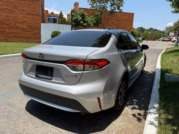 2022 Toyota Corolla Hybrid de agencia
