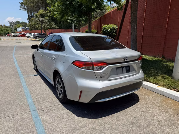 2022 Toyota Corolla Hybrid de agencia