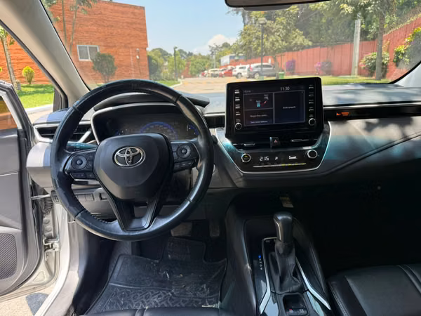 2022 Toyota Corolla Hybrid de agencia