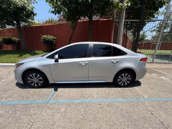 2022 Toyota Corolla Hybrid de agencia