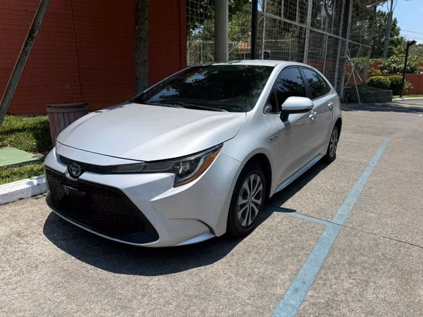 2022 Toyota Corolla Hybrid de agencia