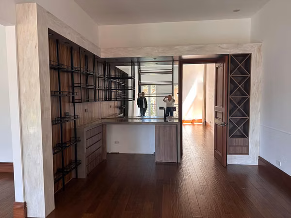 Alquilo exclusivo apartamento Vía 7 zona 10/ 2 habitaciones $3,900