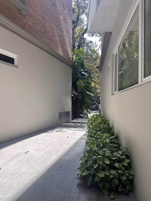 Alquilo exclusivo apartamento Vía 7 zona 10/ 2 habitaciones $3,900